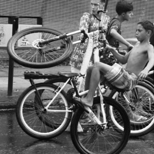 Fotógrafo retrata a cultura do grau e a ocupação urbana por jovens de BH