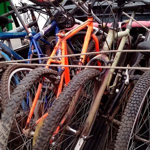 Projeto transforma bicicletas abandonadas em ferramenta de impacto social e ambiental por meio da economia circular